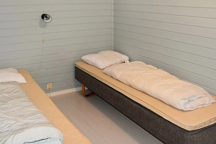 Room 4 of 12