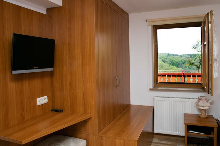 Room 21 of 35