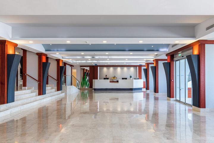 Entrance & Lobby
