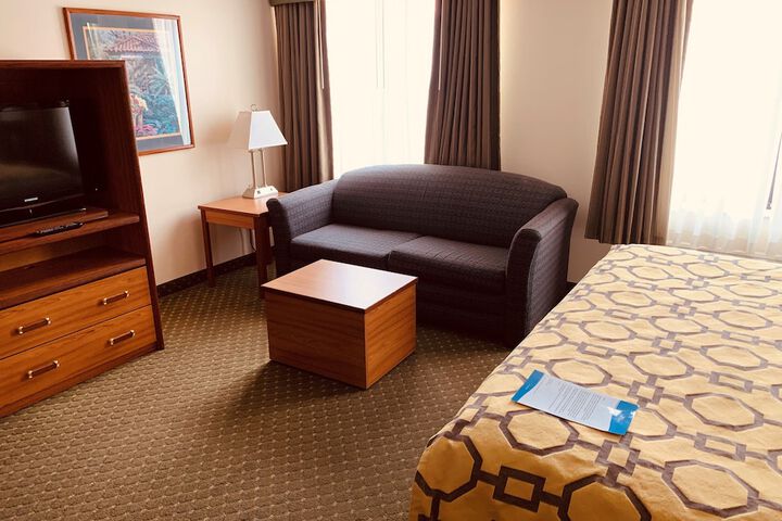 Room 33 of 61