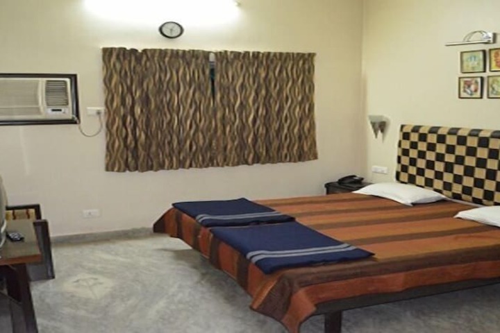 Room 17 of 31