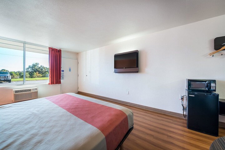 Room 9 of 35