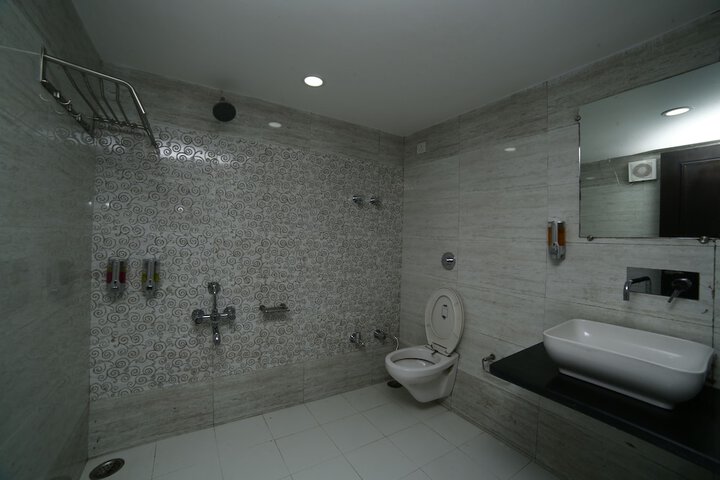Room 16 of 35