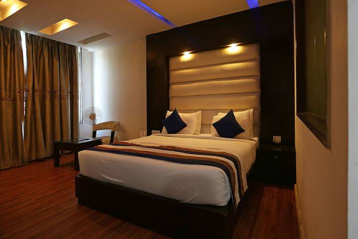 Room 10 of 14
