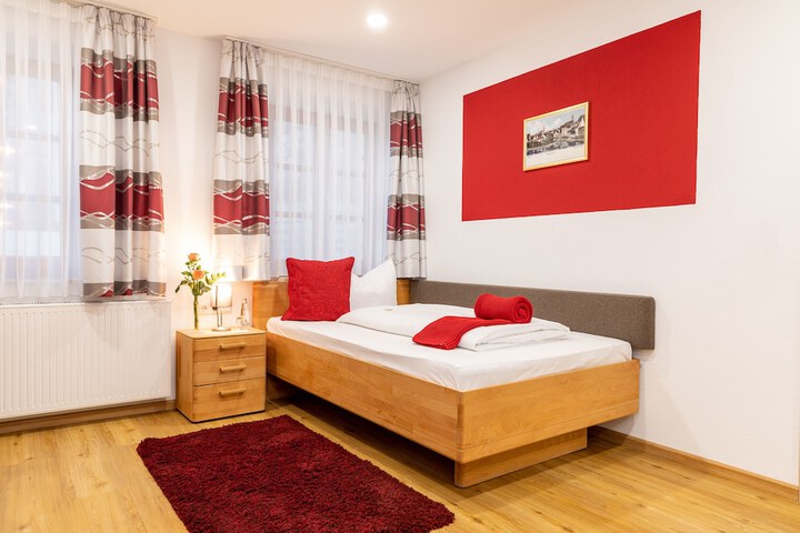 Room 4 of 17