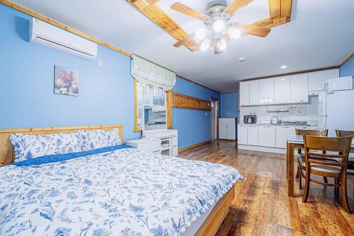 Room 33 of 83