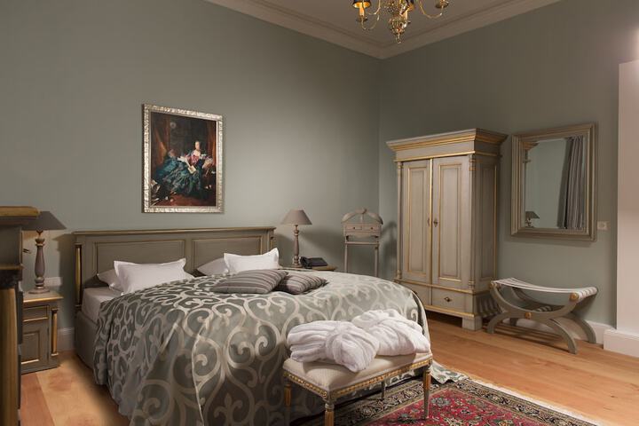 Room 9 of 31