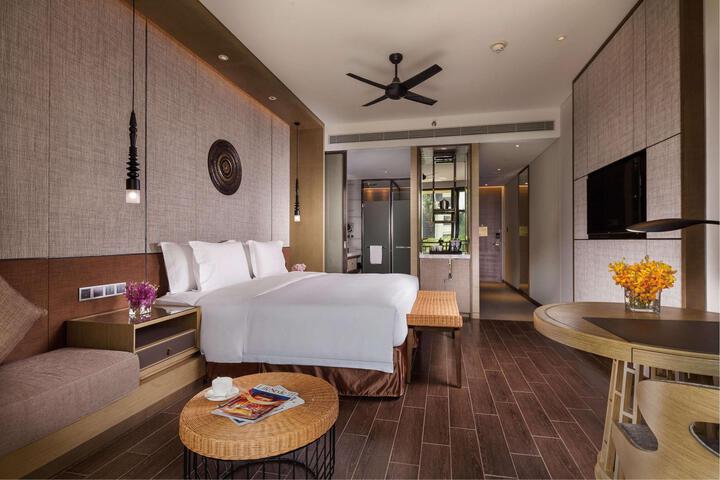 Room 32 of 69