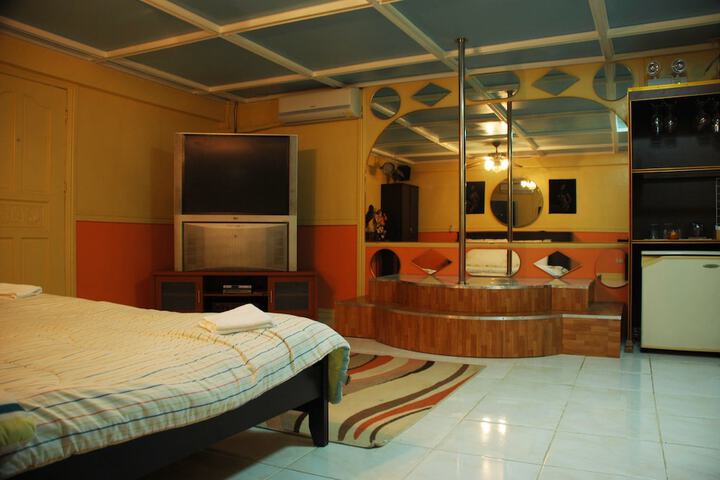 Room 16 of 51
