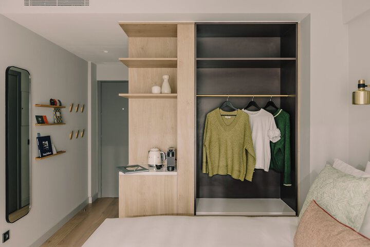 Room 15 of 43