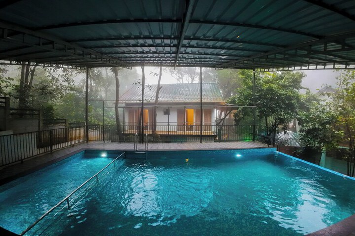 Pool 22 of 33