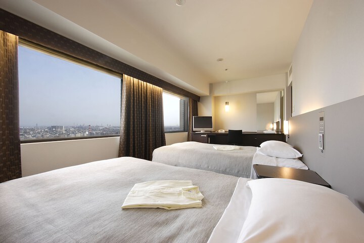 Room 28 of 134