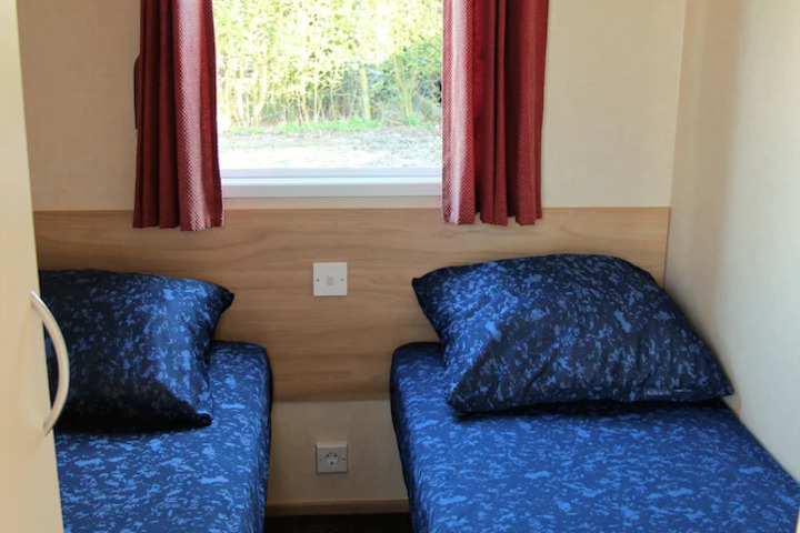 Room 2 of 2