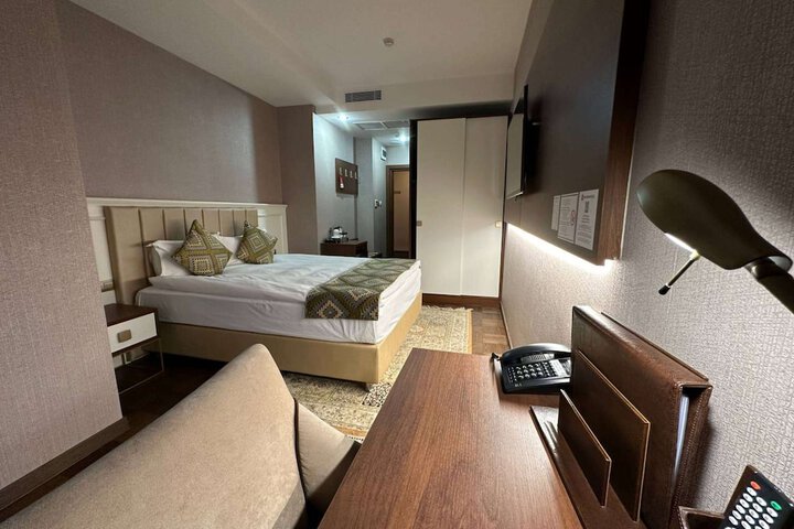 Room 12 of 110