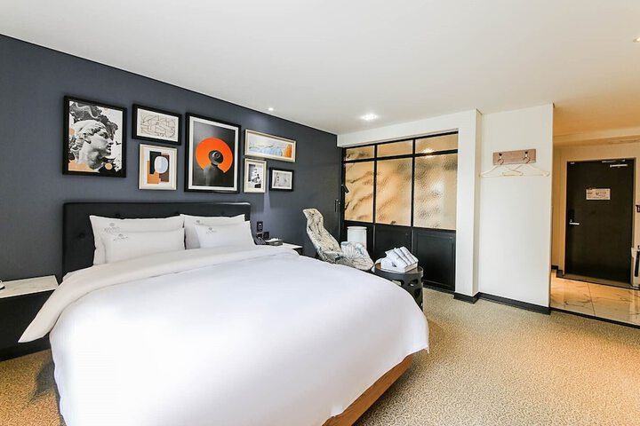 Room 10 of 38