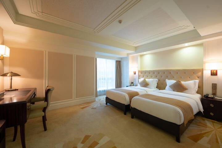 Room 44 of 99