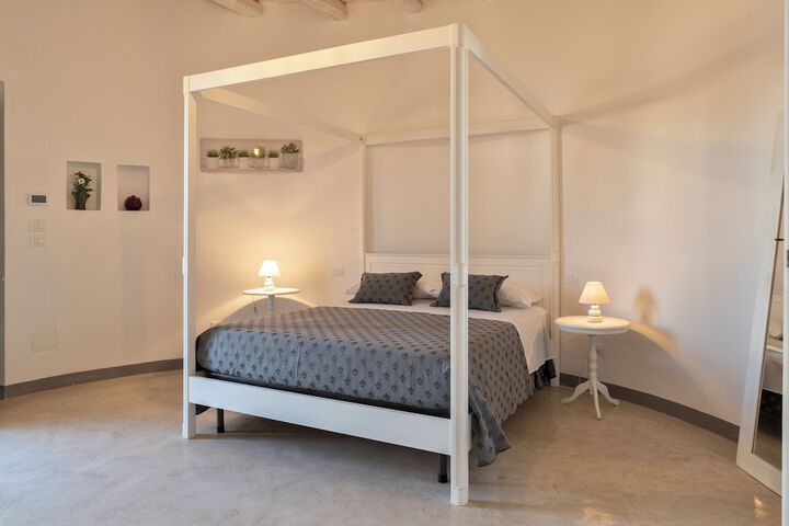 Room 3 of 44