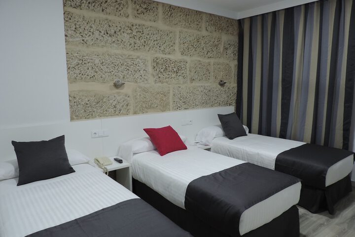 Room 6 of 42