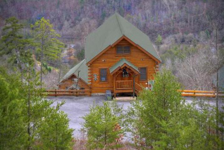 On Eagles Wings in Sevierville, TN