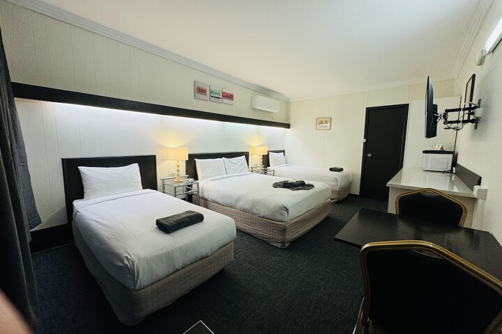 Room 4 of 30