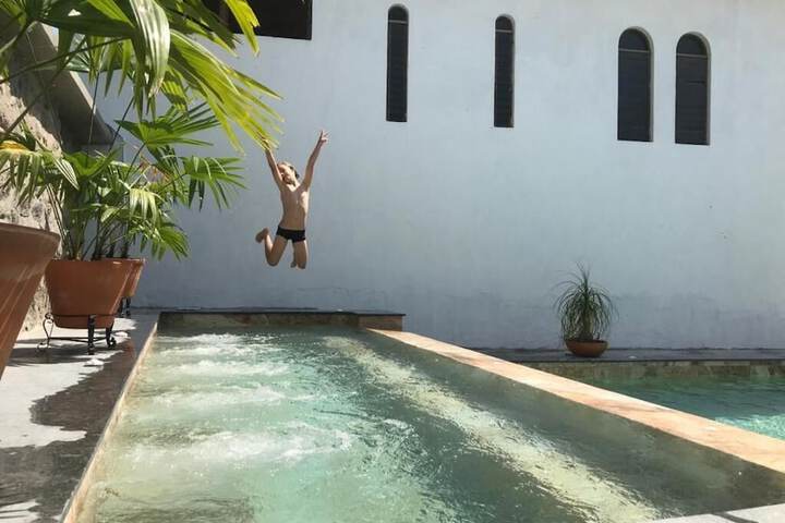 Pool 13 of 26