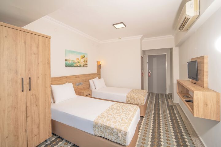 Room 14 of 38