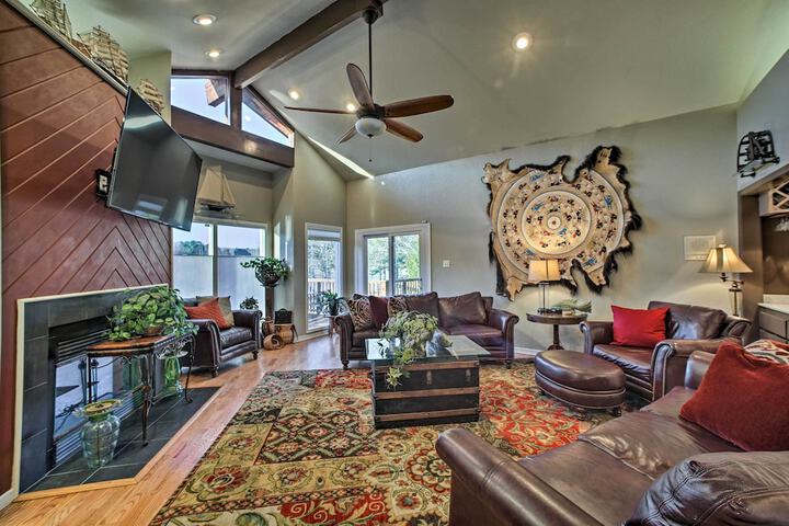 Lakefront Retreat w / Dock & Beach: 2 Miles to Golf