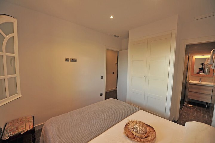Room 9 of 31