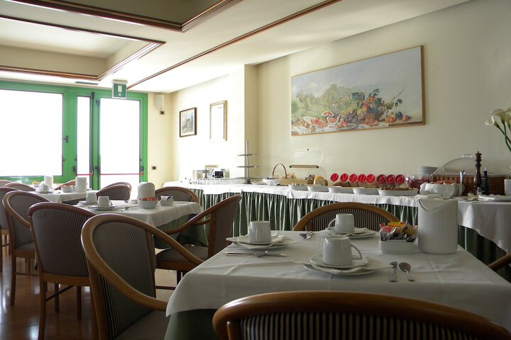 Breakfast/Coffee Service 27 of 58