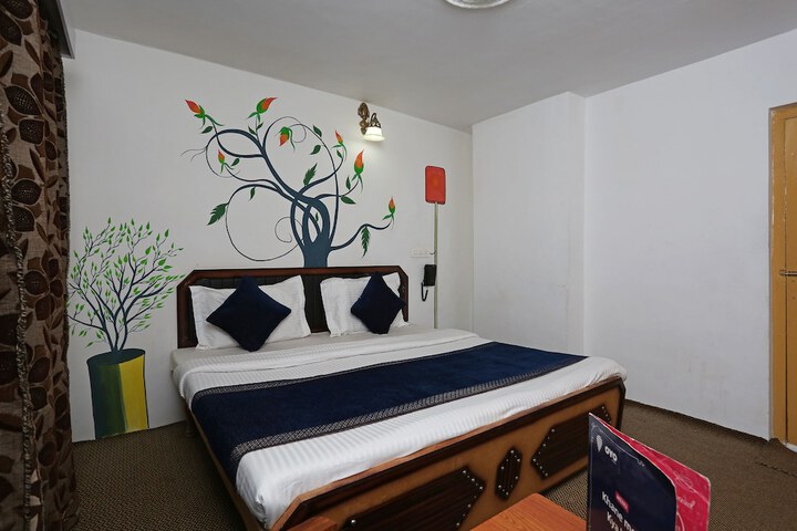 Room 9 of 16