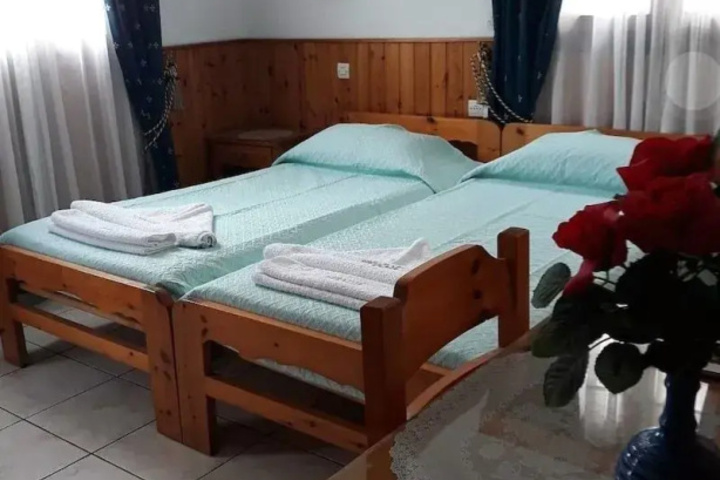 Room 5 of 16