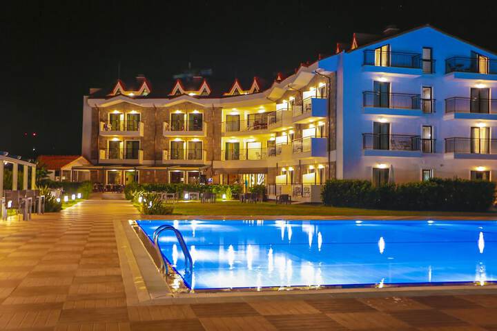 Pool 44 of 158