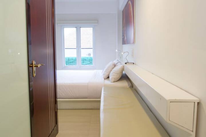 Room 15 of 42