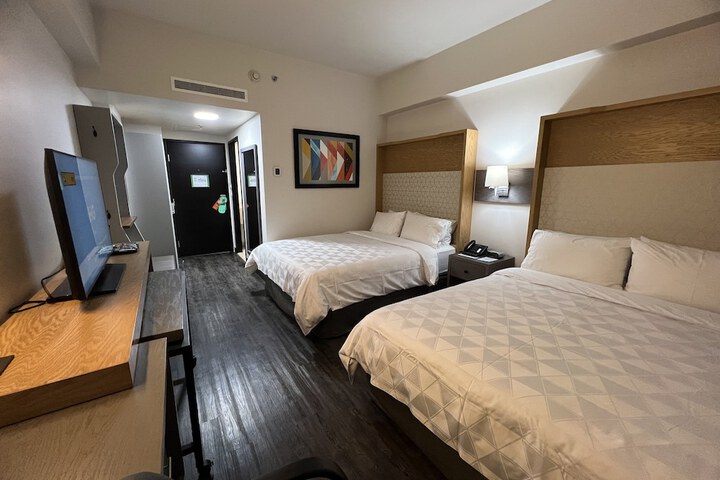 Room 10 of 113