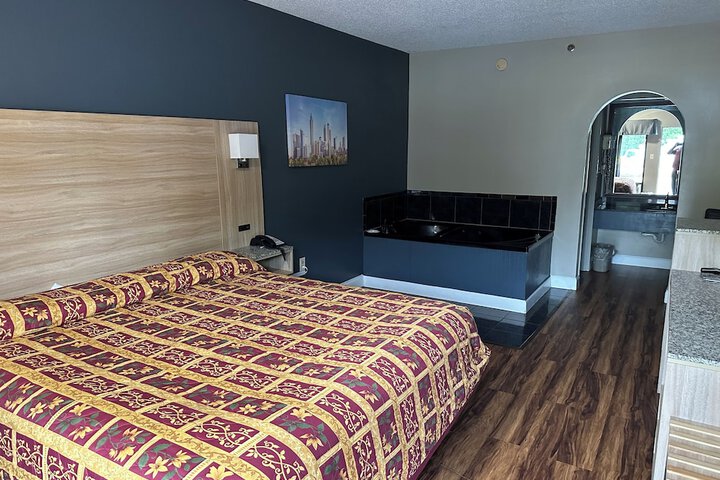 Standard | King Bed (3 of 8)