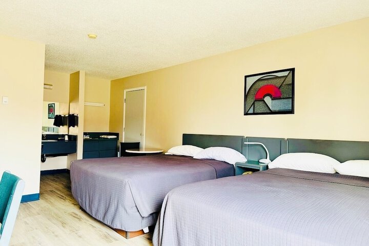 Room 25 of 40