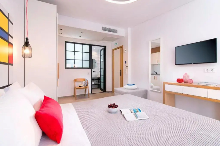 Room 4 of 23
