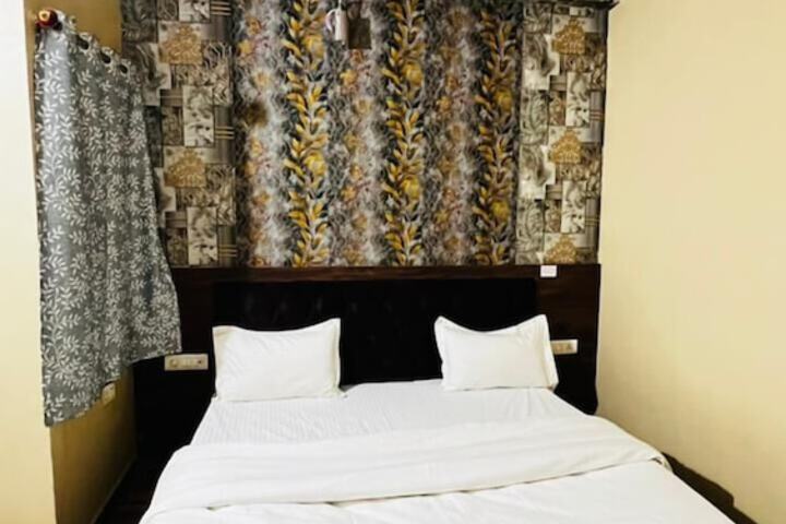 Room 5 of 14
