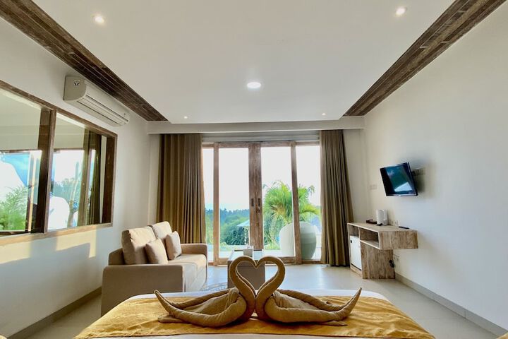 Room 5 of 17