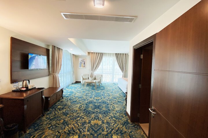 Room 13 of 37