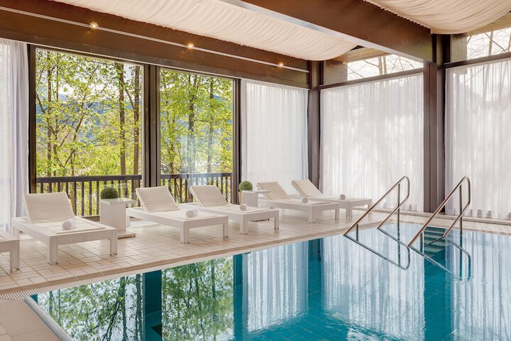Hotel with Pool