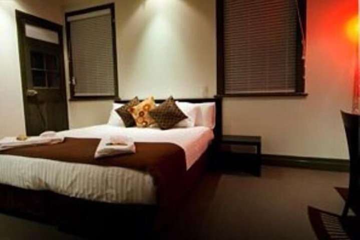 Room 6 of 28
