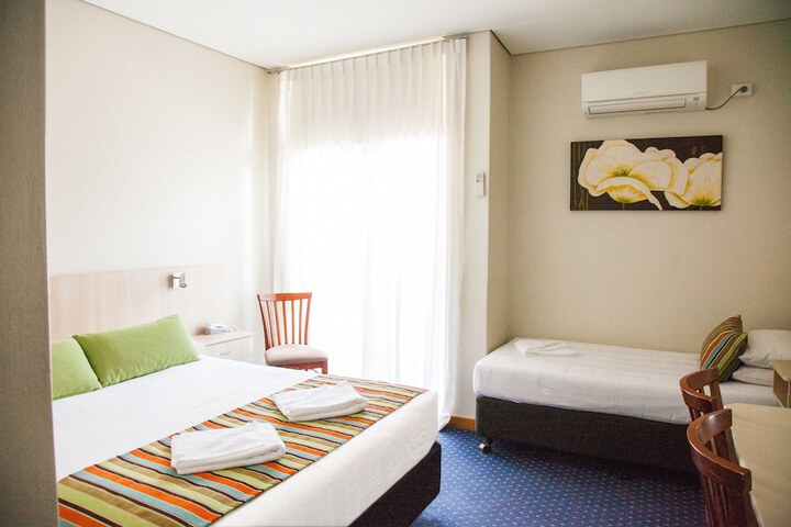 Room 4 of 37