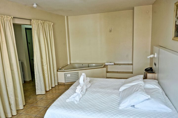 Room 34 of 77