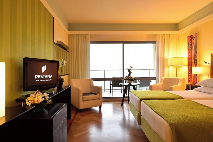 Room 72 of 250