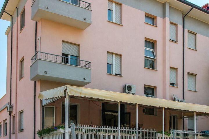 Hotel 12 of 12