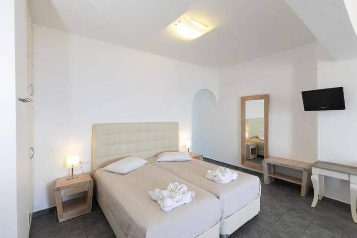 Room 10 of 93