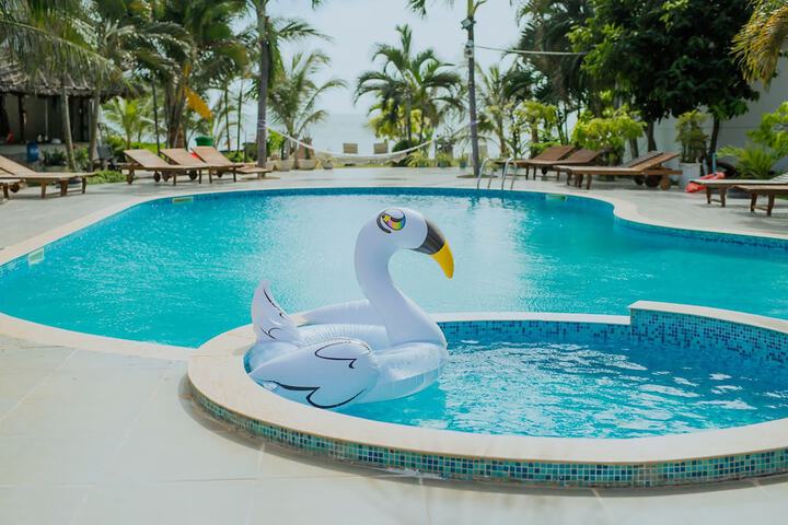 Pool 76 of 131