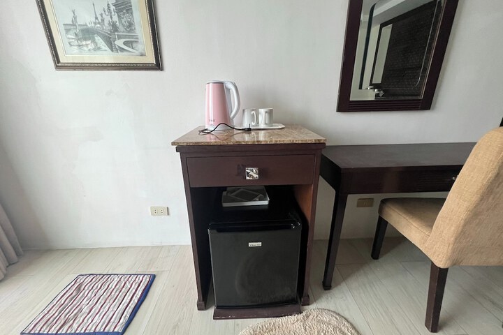 Room 32 of 68