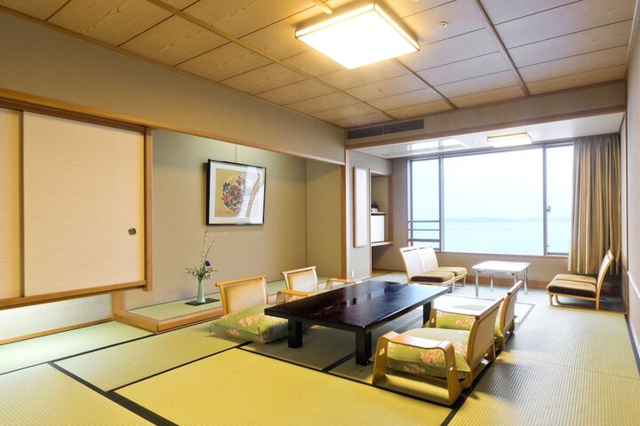 Room 4 of 33